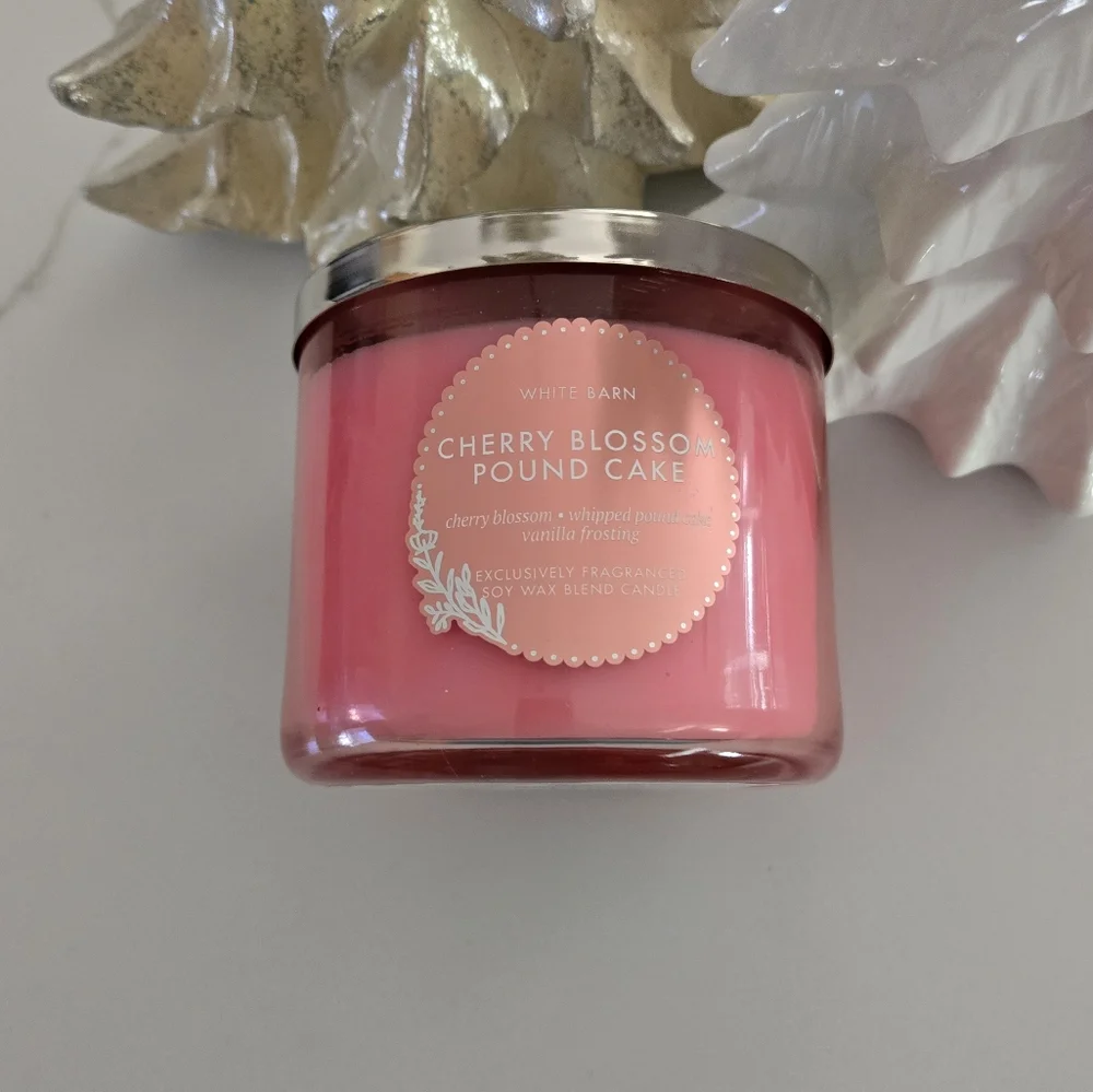 NWT White Barn Cherry Blossom Pound Cake 3-wick Candle - Picture 5 of 5